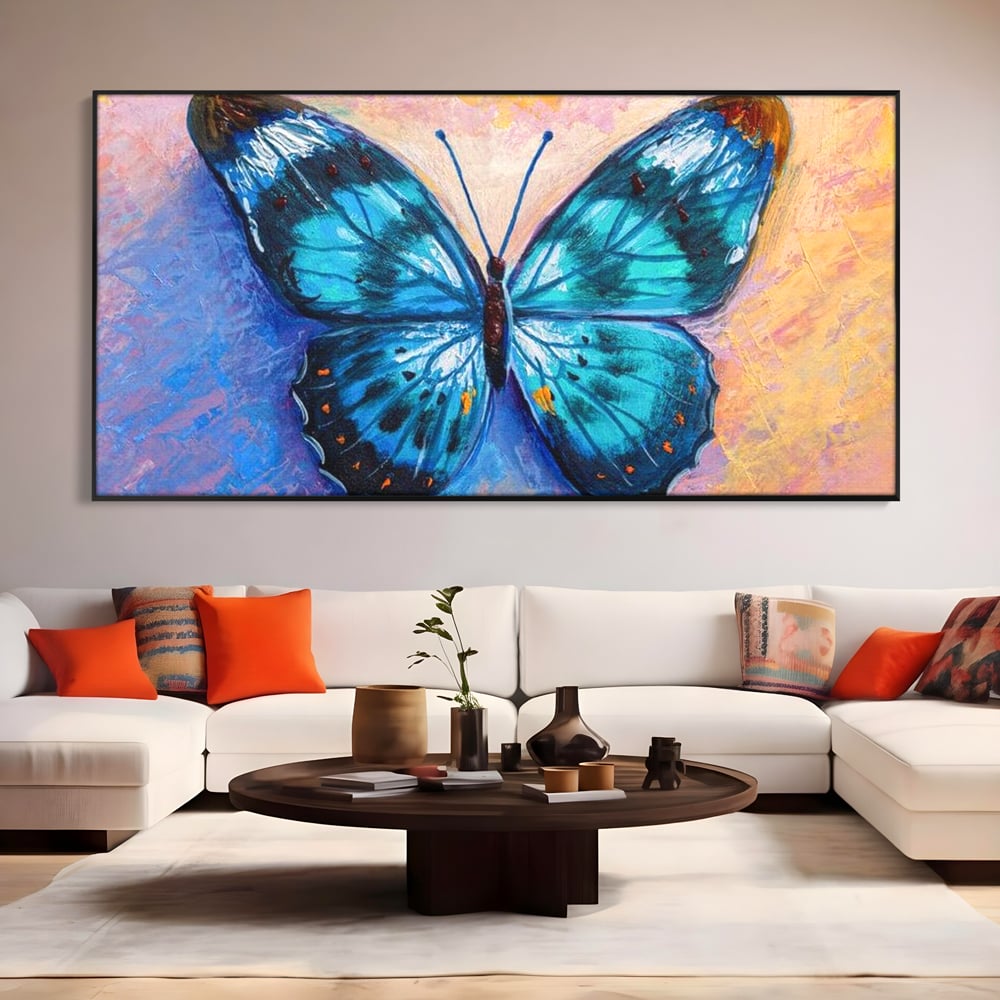 Tablou canvas cu tablou canvas cu fluture albastru, in rama de aluminiu negru, pe perete intr-un living